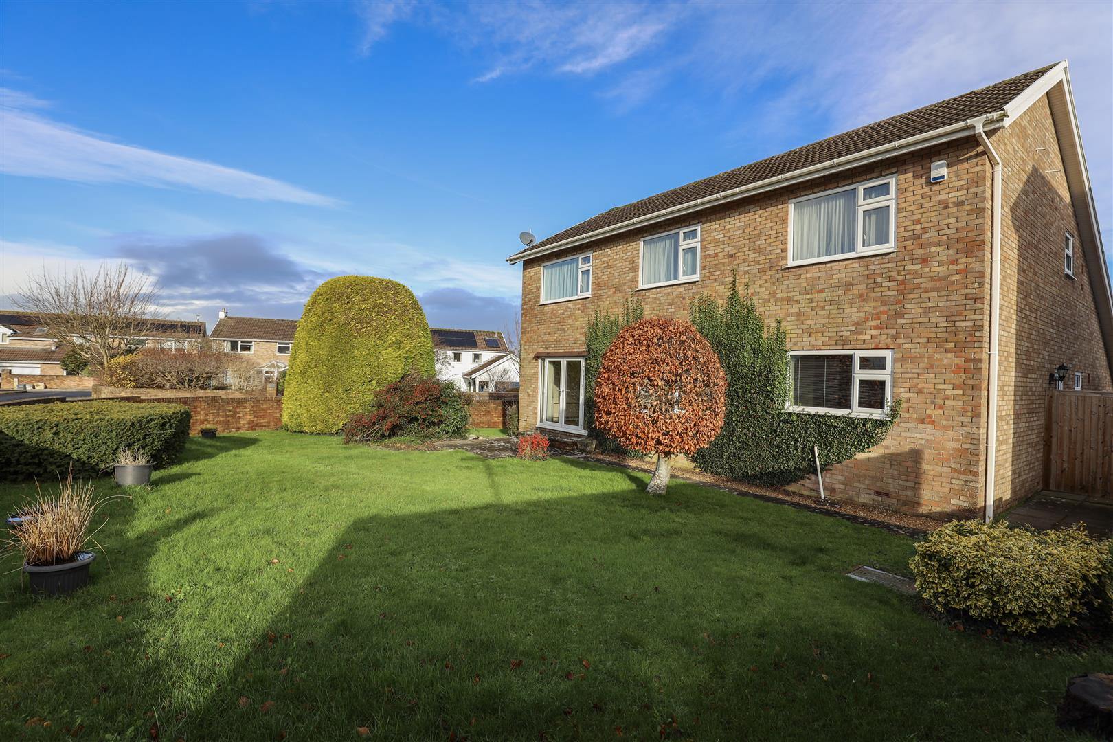 17 Darren Close, Cowbridge, Vale of Glamorgan, CF71 7DE